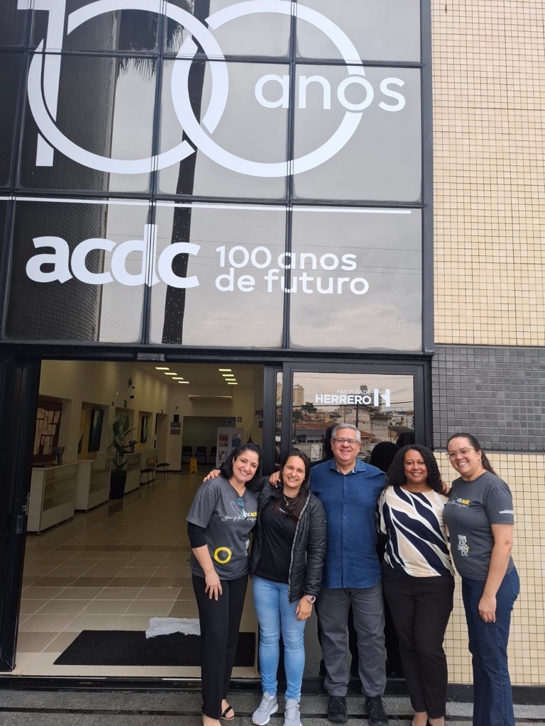 Faculdade Herrero faz visita institucional